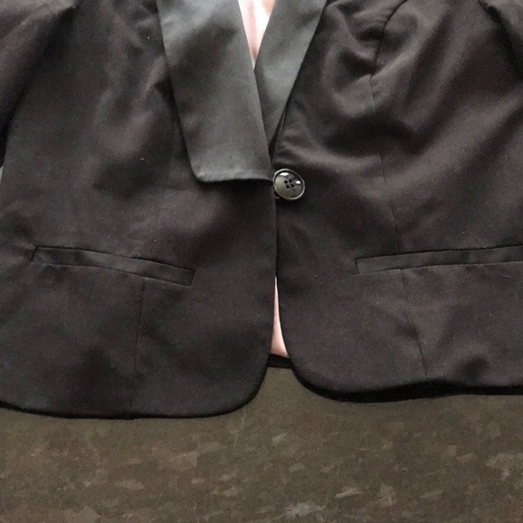 Blazer - Picture 4 of 6